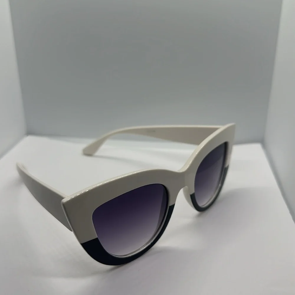 NWT Chic White & Black Cat Eye Sunglasses - UV Protection - Oversized Fashion